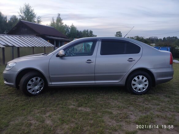 2010 Skoda Octavia II (A5) Рестайлинг, серый, 930000 рублей - вид 2