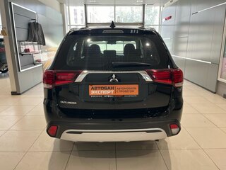 2020 Mitsubishi Outlander III Рестайлинг 3, чёрный, 2059000 рублей, вид 5