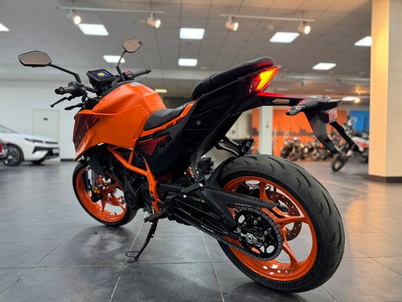 2025 KTM 390 Duke, золотистый, 699000 рублей - вид 15