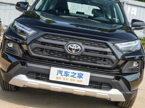 2024 Toyota RAV4 V (XA50), чёрный, 4199000 рублей - вид 5