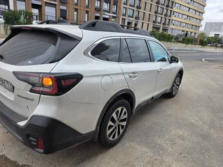 2020 Subaru Outback VI, белый, 2700000 рублей, вид 3