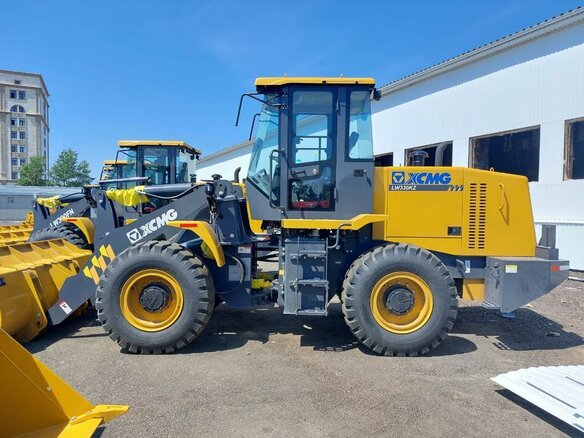 2023 XCMG LW330, жёлтый, 3540000 рублей - вид 2