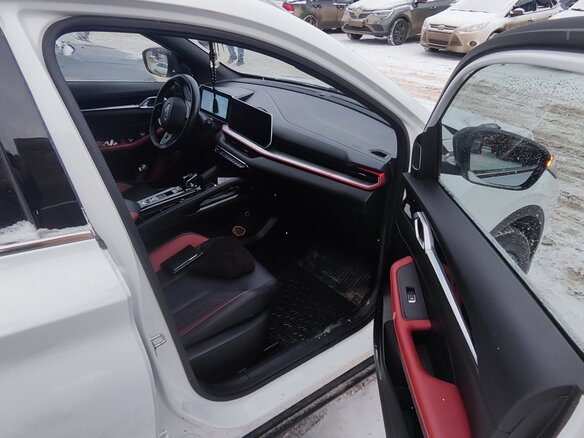2023 Geely Coolray I Рестайлинг, белый, 2700000 рублей - вид 4