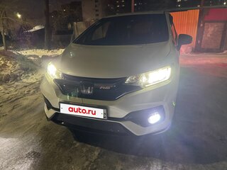2017 Honda Fit III Рестайлинг, белый, 1540000 рублей, вид 4