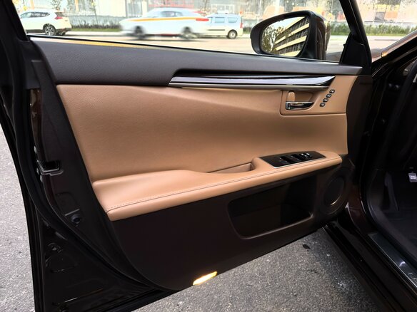 2015 Lexus ES 250 VI Рестайлинг, коричневый, 2650000 рублей - вид 16