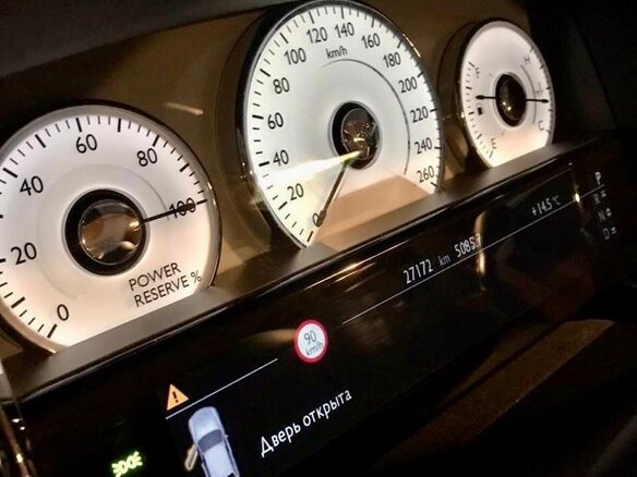 2012 Rolls-Royce Ghost I (Series I), белый, 13000000 рублей - вид 12