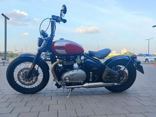 2018 Triumph Bonneville Bobber, красный, 1018858 рублей, вид 4