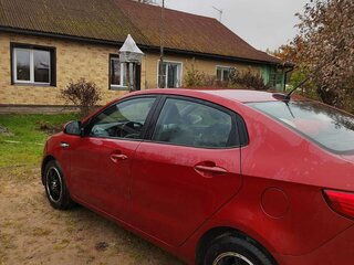 2017 Kia Rio III Рестайлинг, красный, 990000 рублей, вид 3