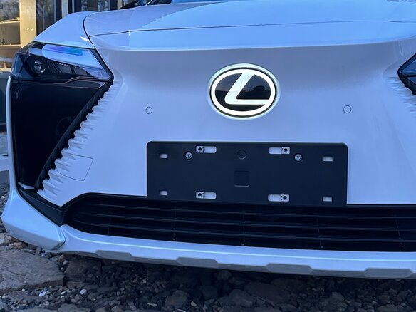 2023 Lexus RZ 450e, белый, 6000000 рублей - вид 8