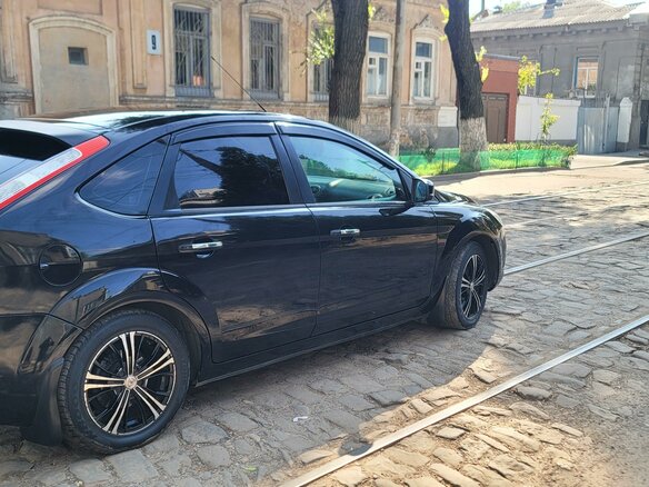 2011 Ford Focus II Рестайлинг, чёрный, 570000 рублей - вид 1
