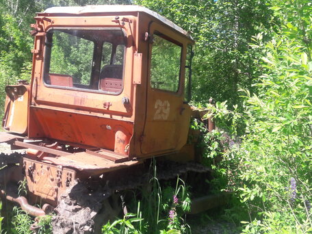 2004 ВгТЗ ДТ-75/ДЗ-42, красный, 325000 рублей, вид 3