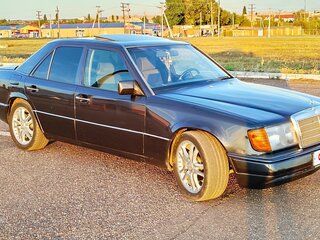 1988 Mercedes-Benz W124 260, чёрный, 317000 рублей, вид 3