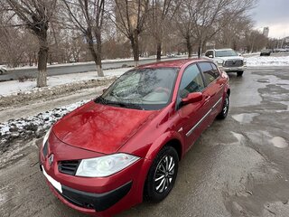 2006 Renault Megane II Рестайлинг, красный, 180000 рублей, вид 1