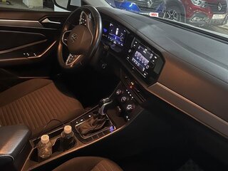 2022 Volkswagen Jetta VII Рестайлинг, белый, 2100000 рублей, вид 5