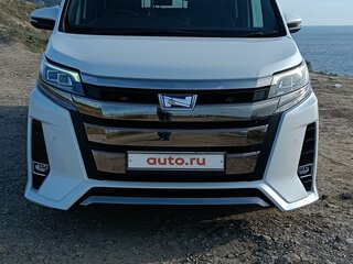 2019 Toyota Noah III (R80) Рестайлинг, белый, 2655000 рублей, вид 2