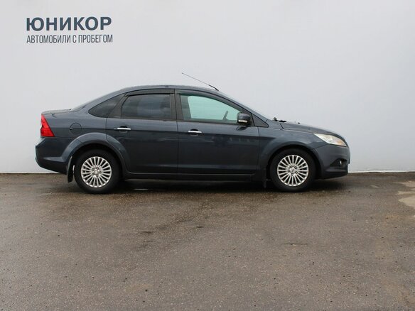 2011 Ford Focus II Рестайлинг, серый - вид 3