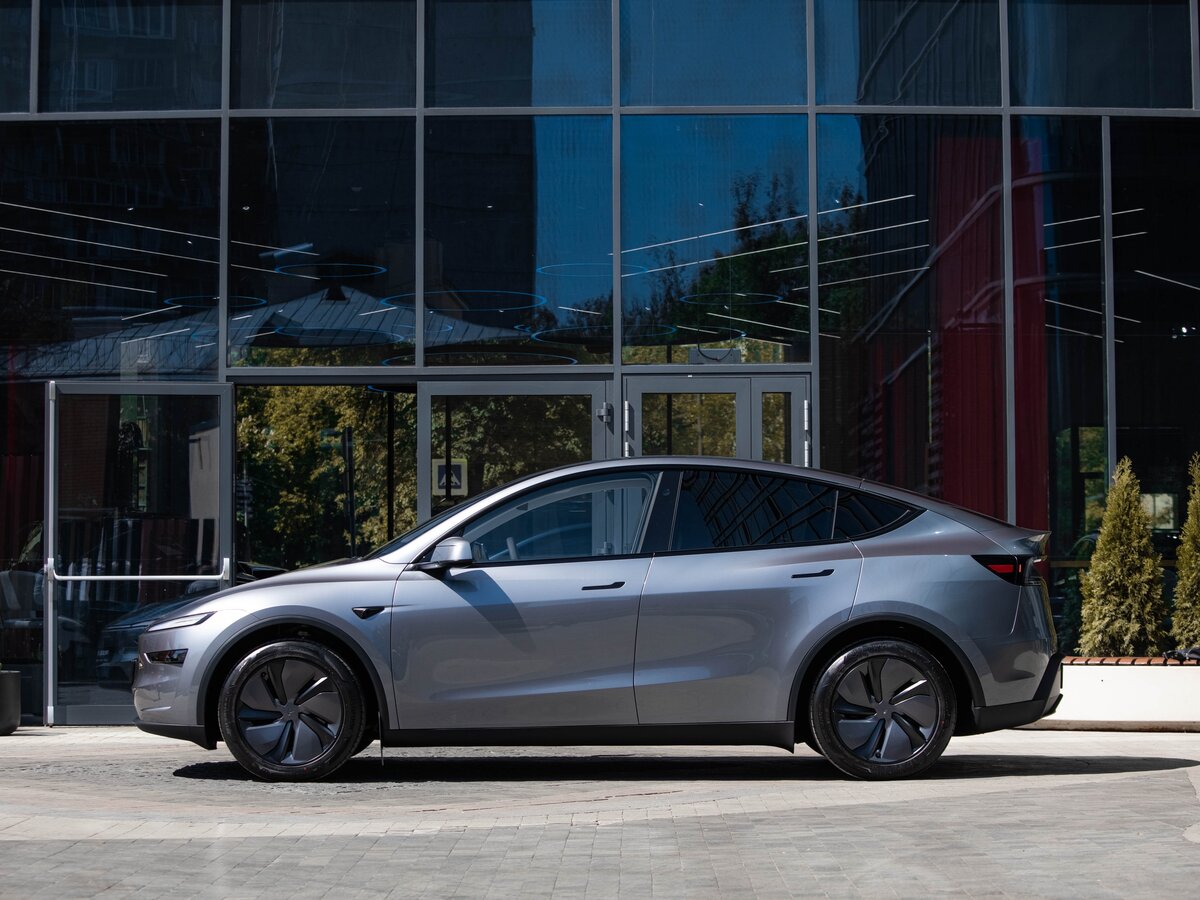 Владельцы шестиместных Tesla Model Y жалуются на проседание подвески