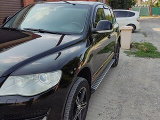 2009 Volkswagen Touareg I Рестайлинг, чёрный, 1530000 рублей, вид 1