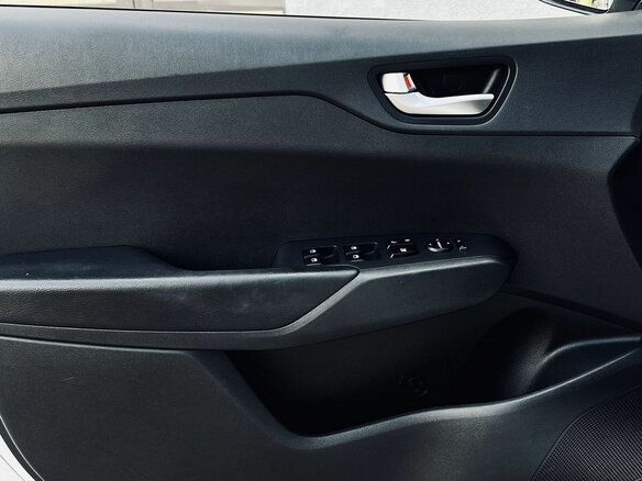 2020 Hyundai Solaris II Рестайлинг, белый, 1600000 рублей - вид 19