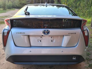2018 Toyota Prius IV (XW50), серебристый, 2129004 рублей, вид 3