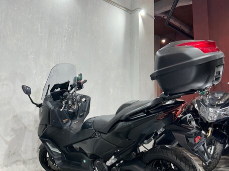 2023 Yamaha TMAX, чёрный, 1295000 рублей, вид 5