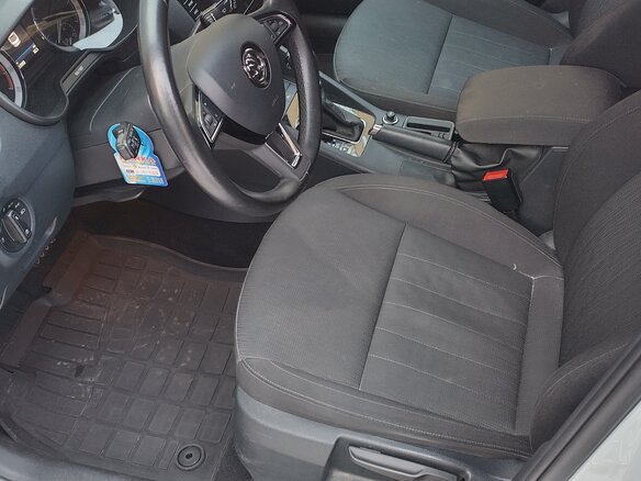 2017 Skoda Octavia III (A7) Рестайлинг, белый, 2150000 рублей - вид 18