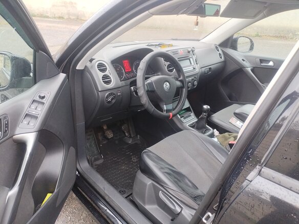2008 Volkswagen Tiguan I, чёрный, 950000 рублей - вид 4