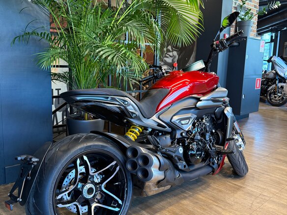 2026 Ducati XDiavel V4, красный, 3600000 рублей - вид 1