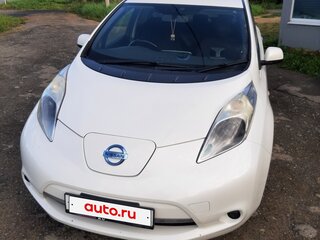 2013 Nissan Leaf (EM57) I (ZE0/AZE0), белый, 1550000 рублей, вид 1