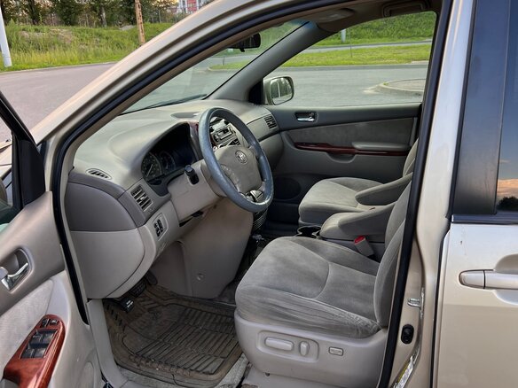 2005 Toyota Sienna II Рестайлинг, бежевый, 990000 рублей - вид 15