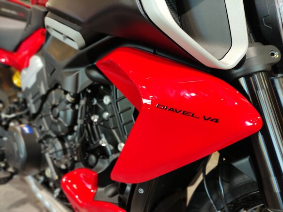 2025 Ducati Diavel V4, красный, 3600000 рублей - вид 14