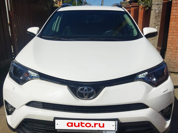 2016 Toyota RAV4 IV (XA40) Рестайлинг, белый, 3000000 рублей