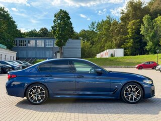 2020 BMW 5 серии 530d xDrive VII (G30/G31/G38) Рестайлинг, синий, 4750000 рублей, вид 4