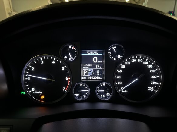 2015 Lexus LX 570 III Рестайлинг, чёрный, 4600000 рублей - вид 16