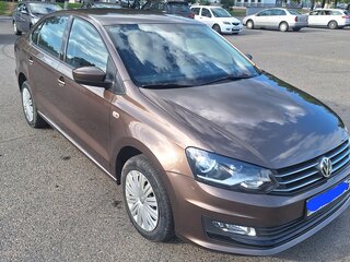 2017 Volkswagen Polo V Рестайлинг, коричневый, 900000 рублей, вид 2
