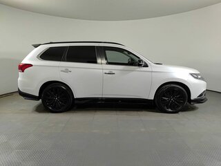 2022 Mitsubishi Outlander III Рестайлинг 3, белый, 2987000 рублей, вид 4