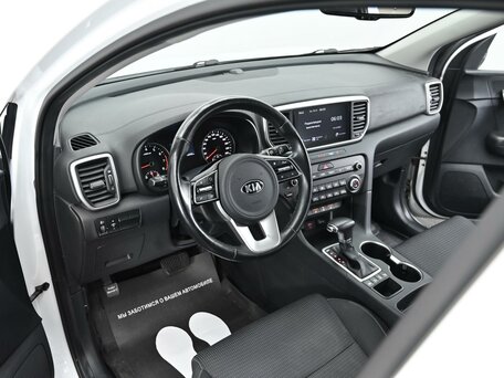 2021 Kia Sportage IV Рестайлинг, белый, 2395000 рублей, вид 5