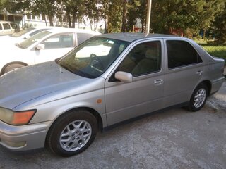 2000 Toyota Vista V (V50), серебристый, 400000 рублей, вид 2
