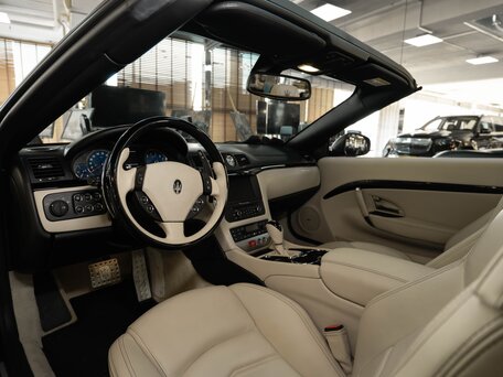 2013 Maserati GranCabrio Sport I, серый, 10990000 рублей, вид 4