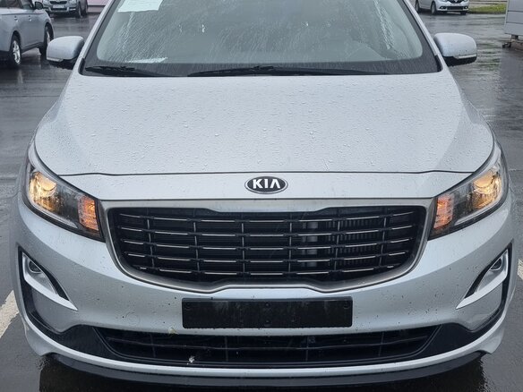 2019 Kia Carnival III, серебристый, 3000000 рублей - вид 1