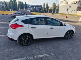 2017 Ford Focus III Рестайлинг, белый, 1100000 рублей, вид 4