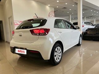 2023 Kia Rio IV Рестайлинг (Global market), белый, 1800000 рублей, вид 4