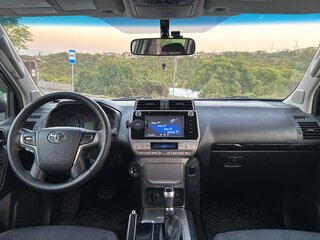 2018 Toyota Land Cruiser Prado 150 Series Рестайлинг 2, белый, 3920000 рублей, вид 3
