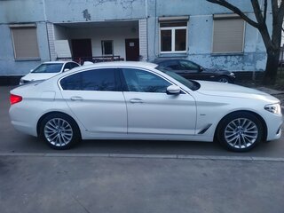 2017 BMW 5 серии 520d xDrive VII (G30/G31/G38), белый, 2200000 рублей, вид 4