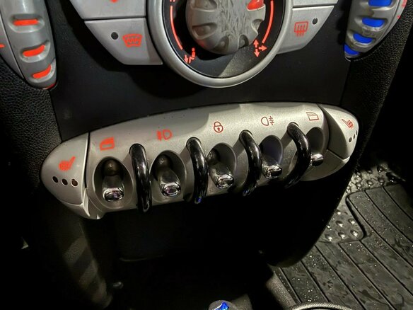2007 Mini Hatch One II (R56), бежевый, 791800 рублей - вид 11