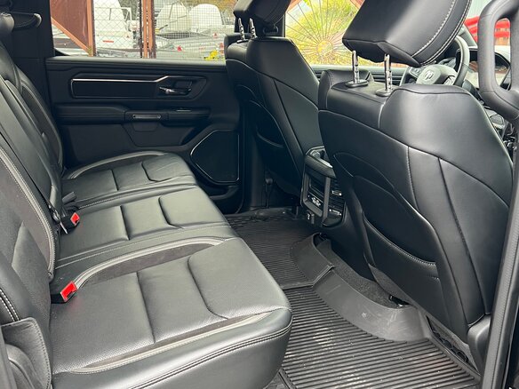 2023 Ram 1500 Quad Cab eTorque V, чёрный, 9150000 рублей - вид 25