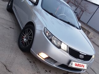 2010 Kia Cerato 5-speed II, серебристый, 560000 рублей, вид 5