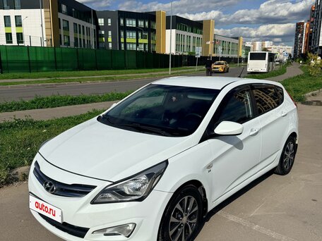 2015 Hyundai Solaris I Рестайлинг, белый, 800000 рублей, вид 5