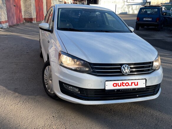 2018 Volkswagen Polo V Рестайлинг, белый, 1300000 рублей