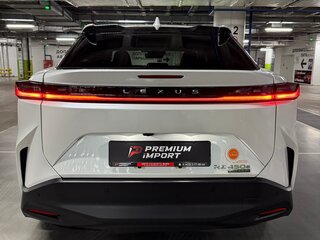 2023 Lexus RZ 450e, белый, 6333000 рублей, вид 3
